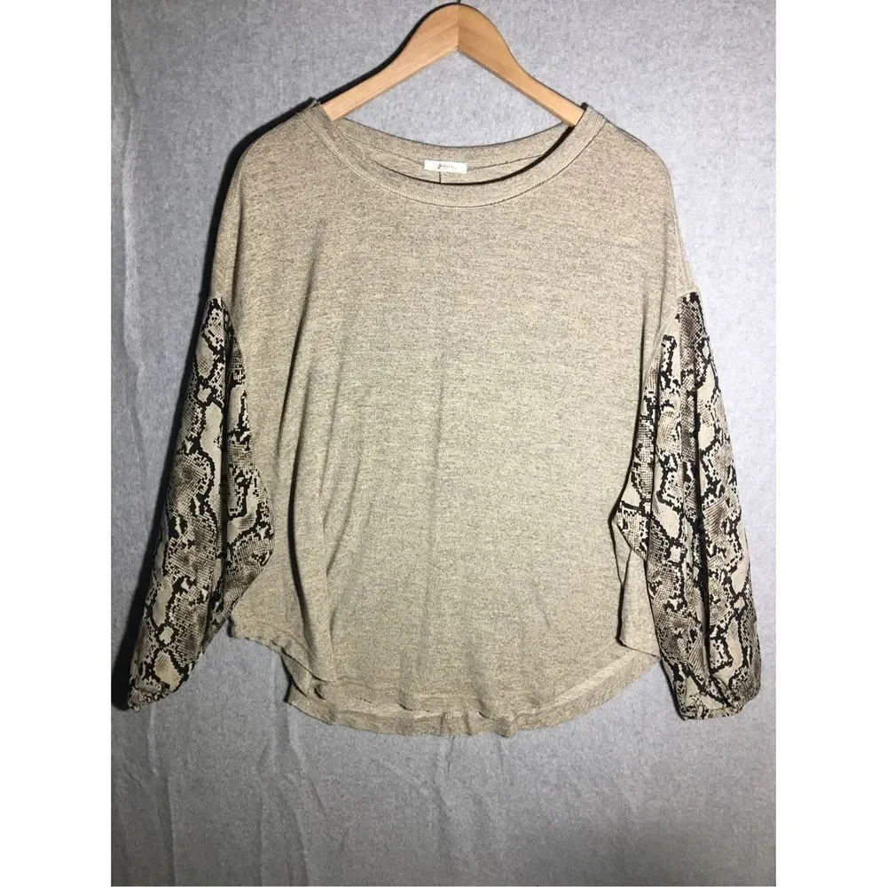 JODIFL Beige Top with Snake-Print Balloon Sleeves